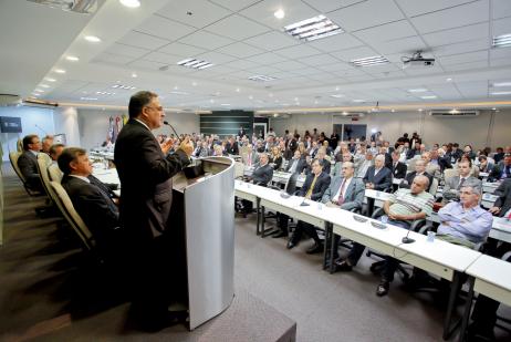 2 - "Não há nenhuma razão para aumentar o gás", diz governador