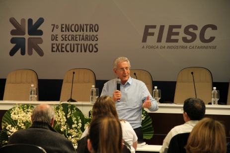"Sindicatos devem estar cada vez mais próximos da indústria"