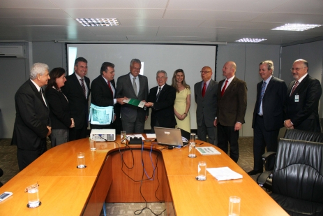 FIESC entrega estudo da BR-101 à ANTT