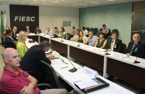 FIESC debate economia das regiões Oeste e Sul